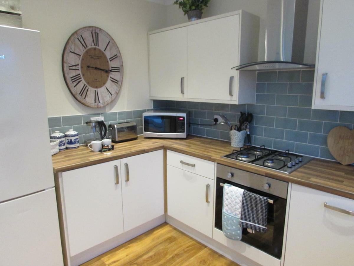 Exquisite Kings: Dual En-Suite Apartment Near Town & Transport Darlington  Exterior photo